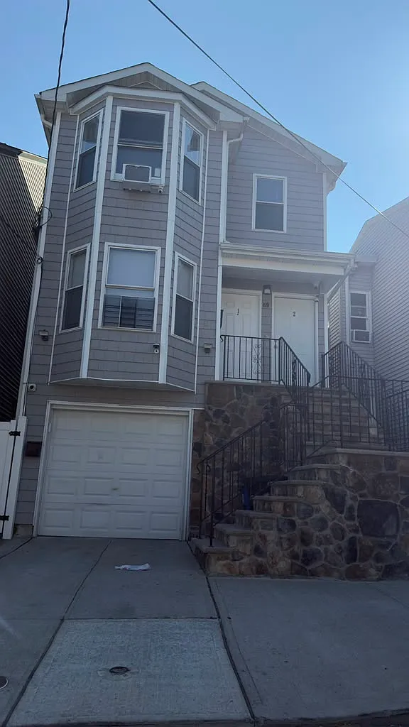 3 bed, 1500 sqft, $2,400 — Photo 1