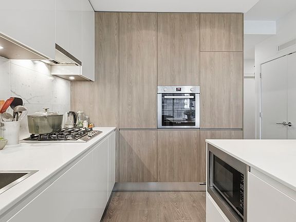 3rd image of 4650 Brentwood Blvd #4106
