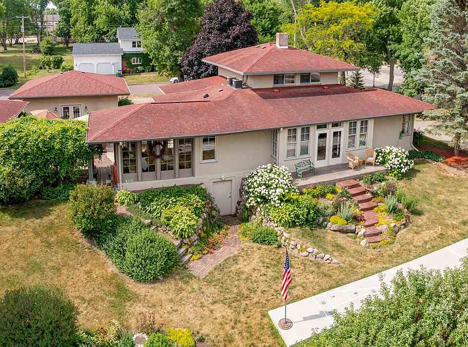 1st image of 811 Hill Ave