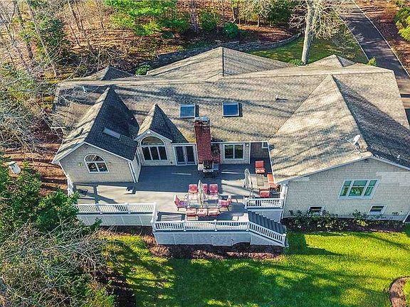 3rd image of 2 Mountain View Dr