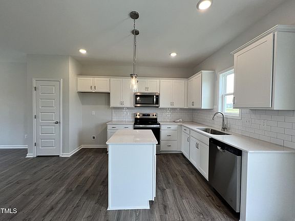 3rd image of 288 W Saltgrass Ln