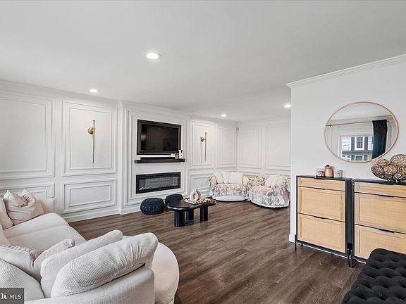 2nd image of 224 Harry S Truman Dr #29205
