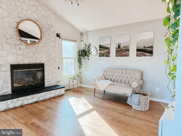 6737 Oakridge Rd, New Market, MD 21774