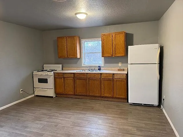 2 bed, 600 sqft, $900 — Photo 2