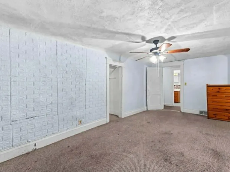 909 Baker St — Photo 4