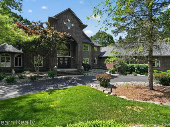 5326 Lake Forest Blvd, Brighton, MI 48116