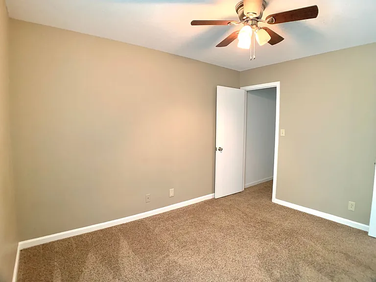 511 Mallory Dr — Photo 19