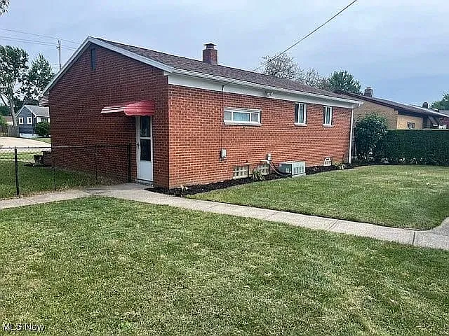 3 bed, 1608 sqft, $1,900 — Photo 2