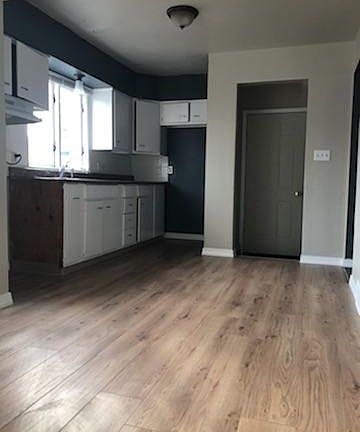 2nd image of 850 Minota Ave