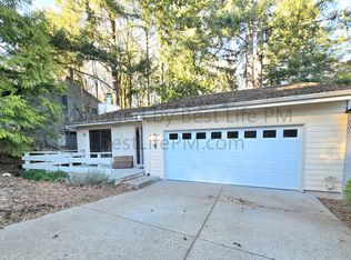 9 Mountain Cir, Lake Oswego, OR 97035