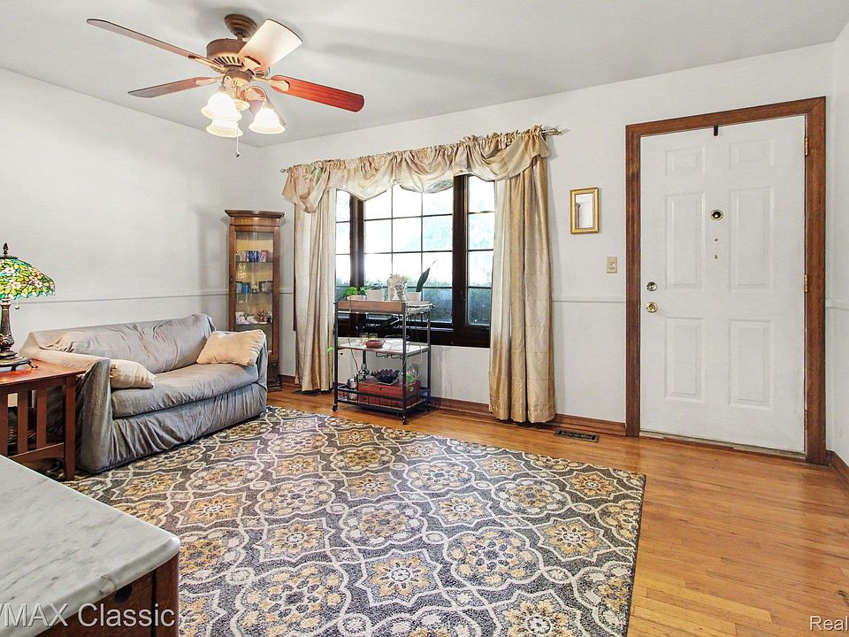350 Burroughs St, photo 3