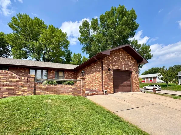 1 Indian Hills Dr, Kearney, NE 68847