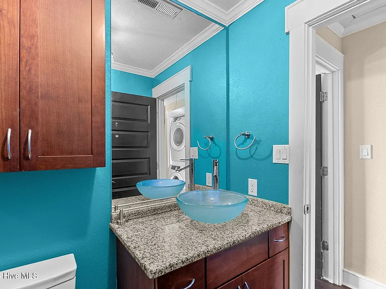 8711 Plantation Dr #302 — Photo 42