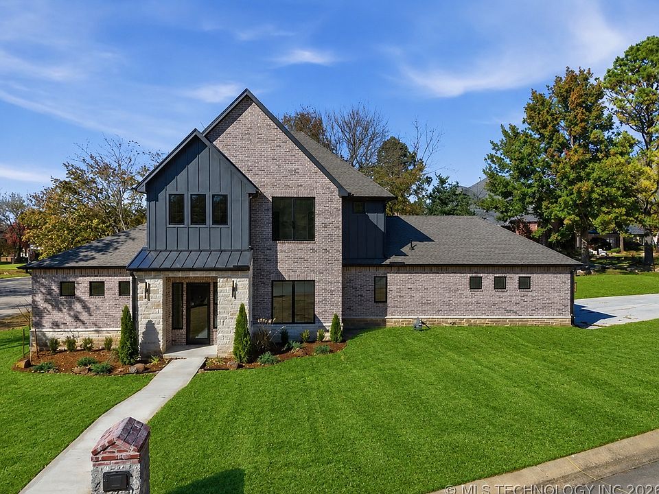 1st image of 1937 S Surrey Ct