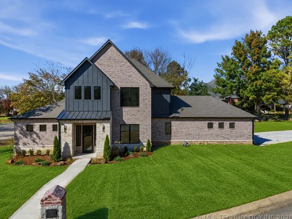 1937 S Surrey Ct, Bartlesville, OK 74006