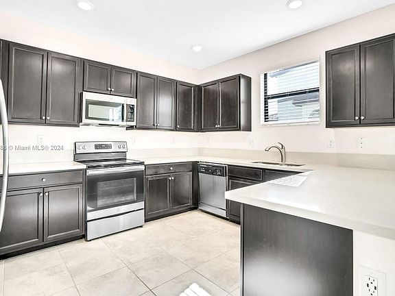 3rd image of 2509 NE 2nd Dr