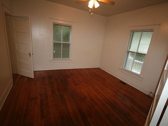 3rd image of 1704 W Knox St