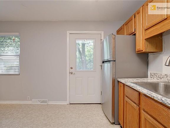 5th image of 8915 W 99th Ter