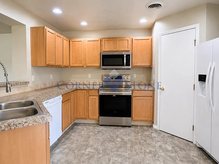 2678 N Kelsan Ave — Photo 7