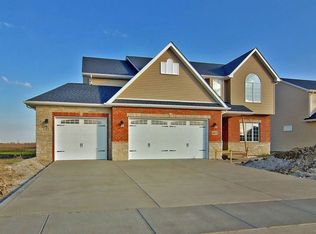 9811 Garden Way St, Saint John, IN 46373