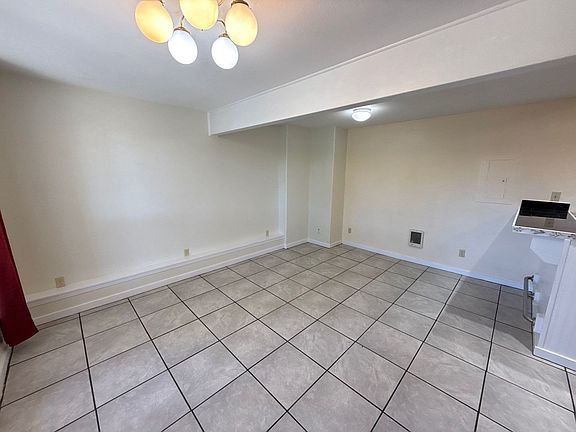 3rd image of 291 Clay St W #8
