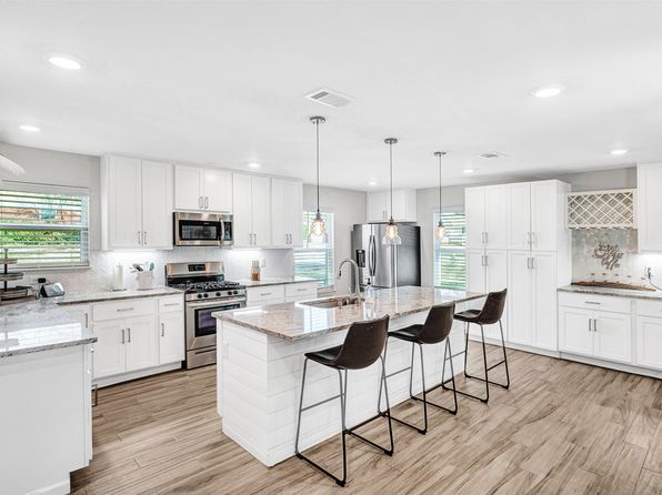 3900 Sundown Dr, Benbrook, TX 76116