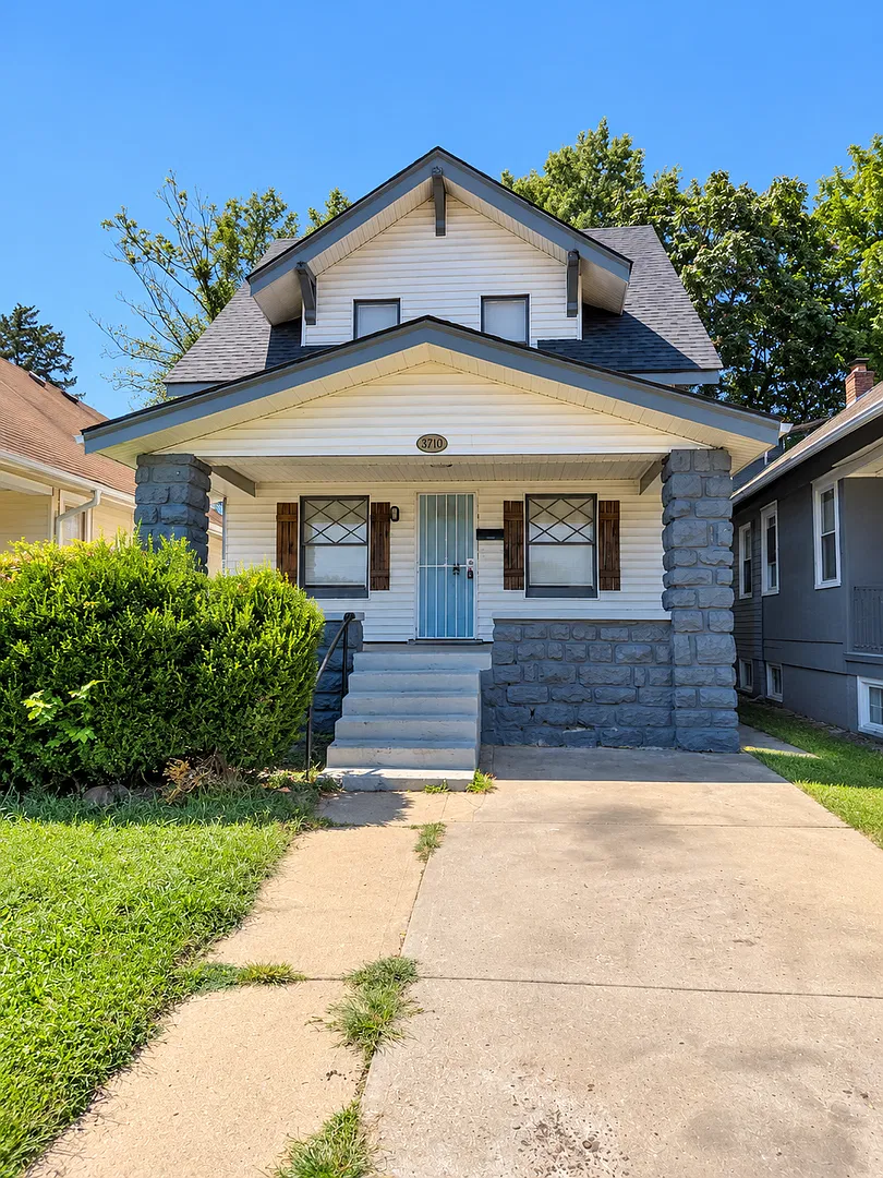 Coming Soon! Spacious 3-Bedroom Home with 2 Bathrooms! — Photo 1