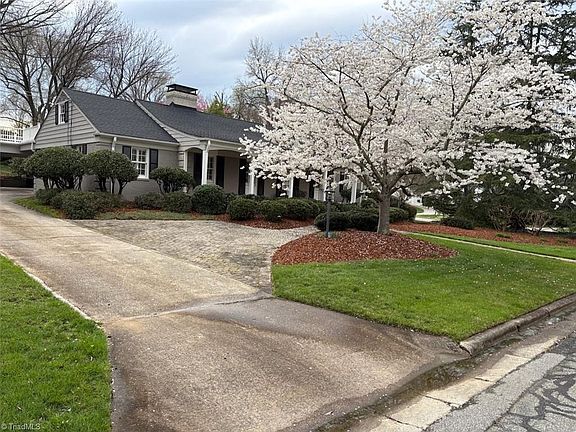3rd image of 609 Elmwood Dr