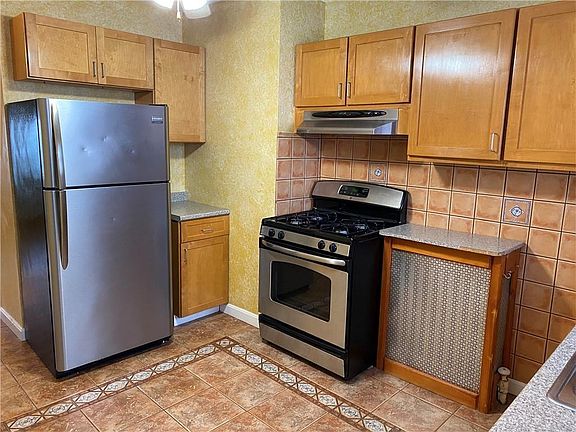 5th image of 15 Ide Ave #1