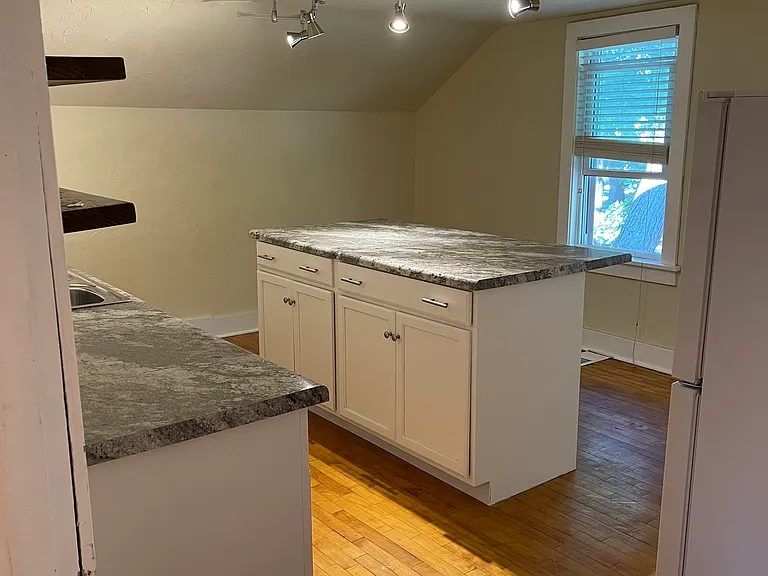 508 N Huron St #A — Photo 4