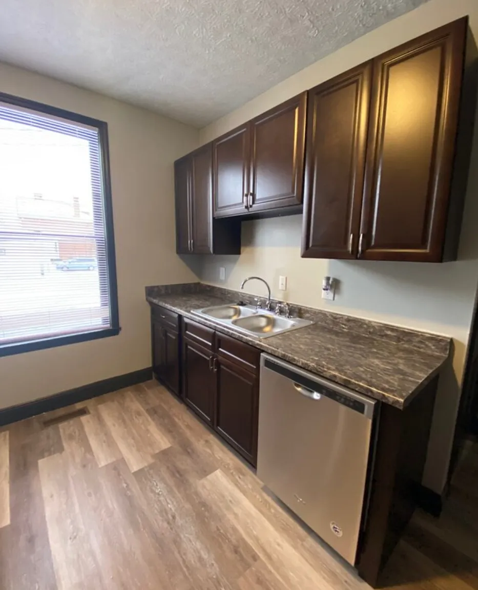 4 bed, 1.5 bath, 1700 sqft, $1,750 — Photo 2