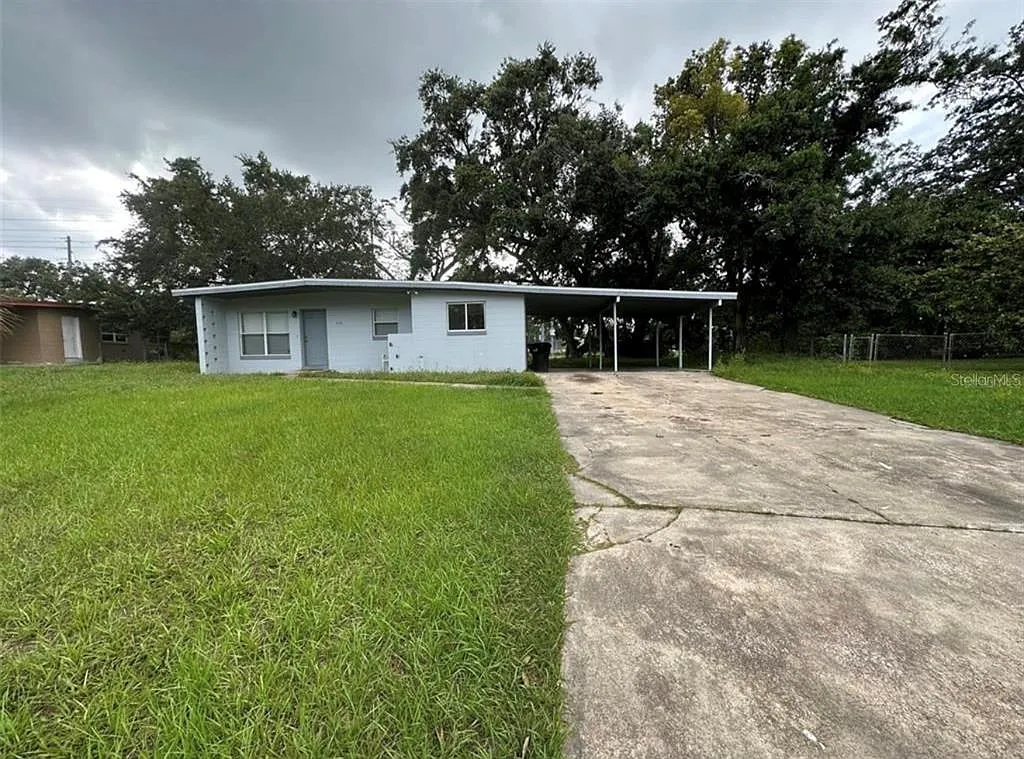 3 bed, 1.5 bath, 1008 sqft, $1,700 — Photo 1