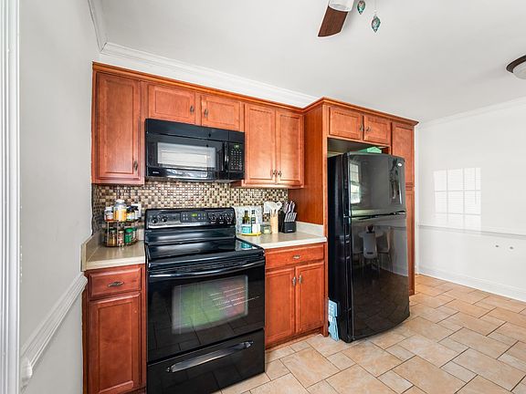 5th image of 7109 Peachtree Rd