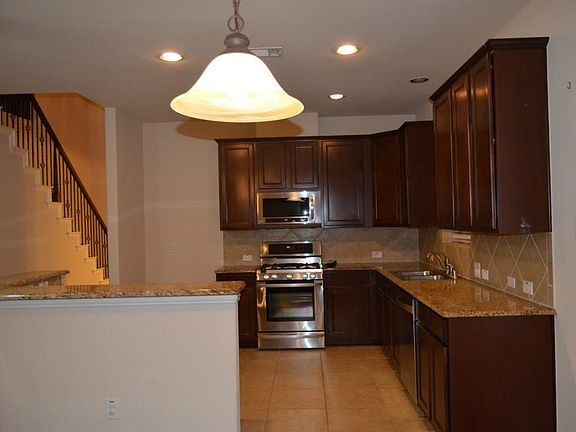 3rd image of 505 Highland Fairway Ln