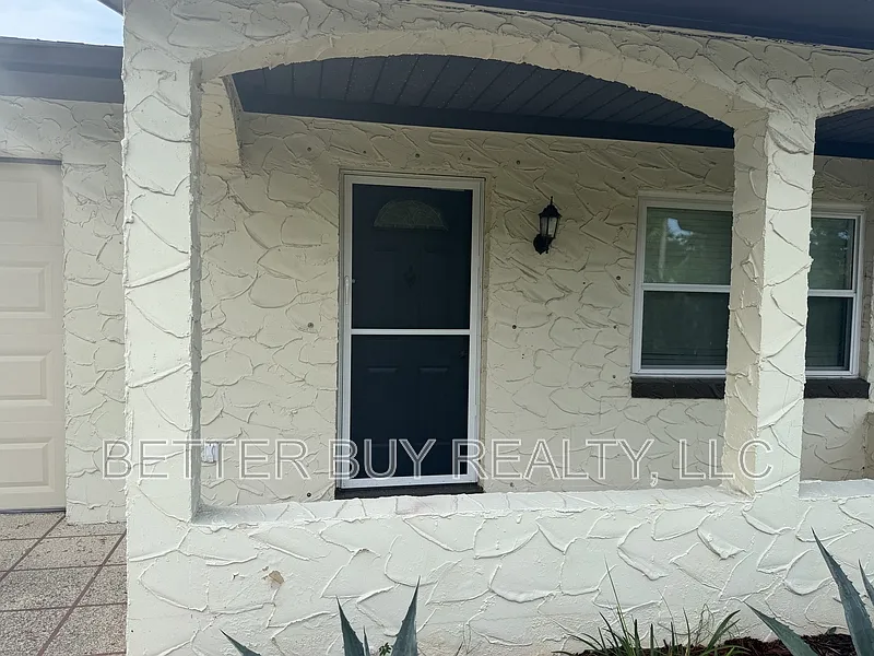 3 bed, 2.0 bath, 1738 sqft, $5,295 — Photo 2