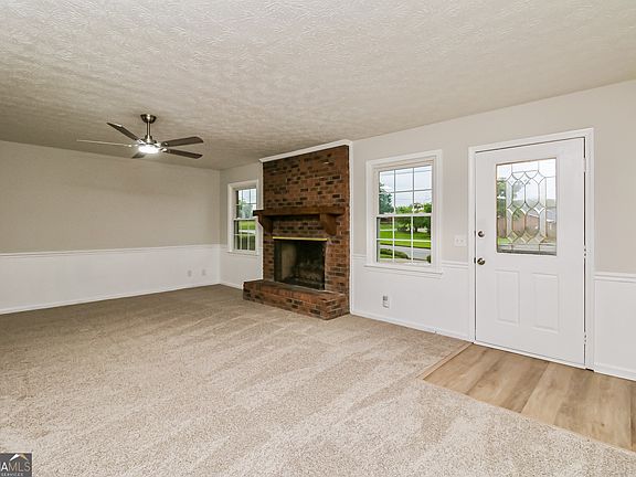 3rd image of 3413 Creekwood Dr SE