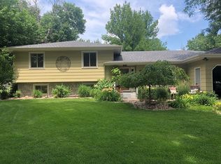 2301 S Royal Ct, Sioux Falls, SD 57106