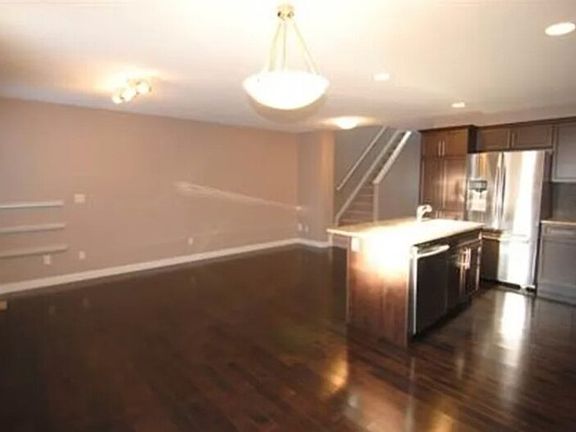 5th image of 5123 168a Ave NW