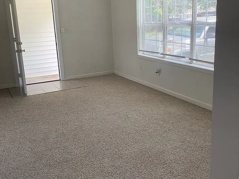 221 SE Wilshire Ave — Photo 11
