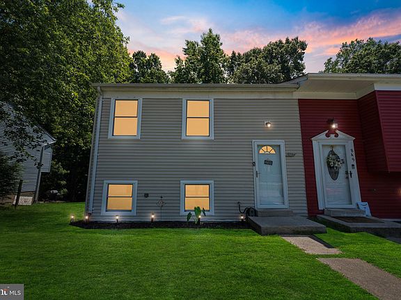 2nd image of 851 Laurel Ln