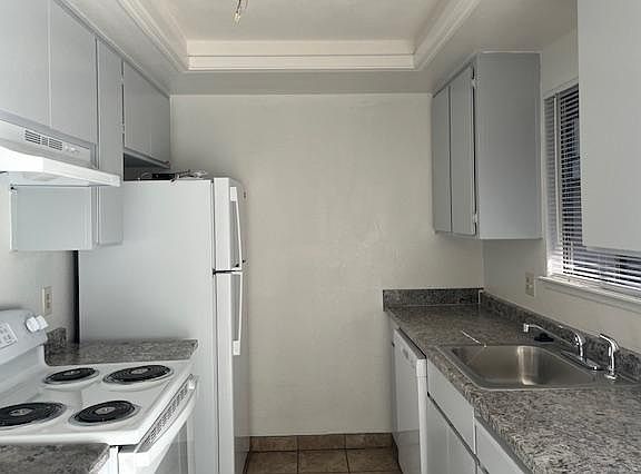 2nd image of 556 N Lincoln Ave APT 32
