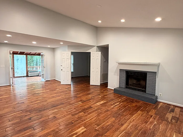 153 Rivergate Dr — Photo 7