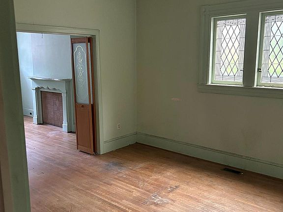 4th image of 119 S Beaver St