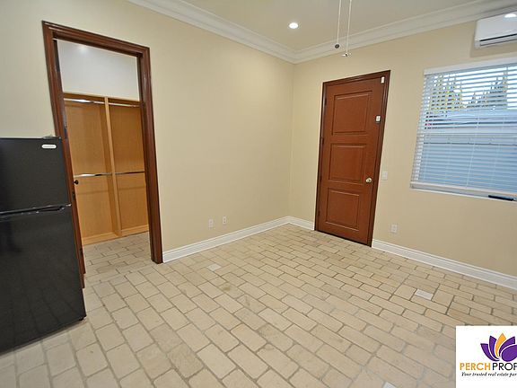 5th image of 5953 Hillview Park Ave #B