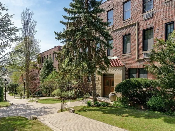 321 Tappan St APT 5, Brookline, MA 02445