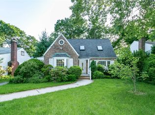 7 Tobin Ave, Great Neck, NY 11021