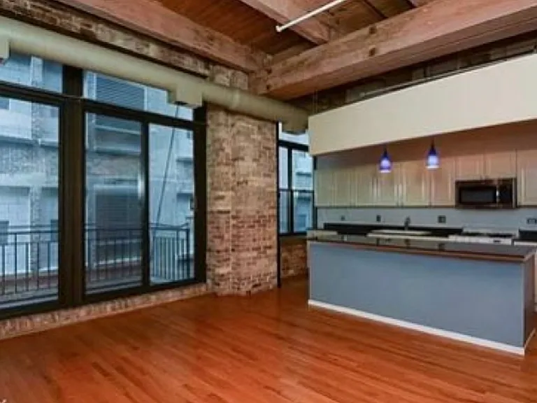 375 W Erie St #321 — Photo 6