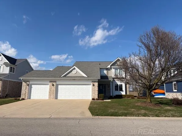 10438 Saint John Dr, Algonac, MI 48001