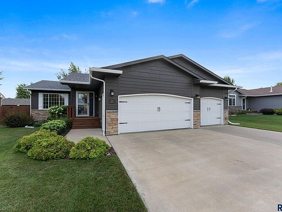 2nd image of 703 Rosewood Dr