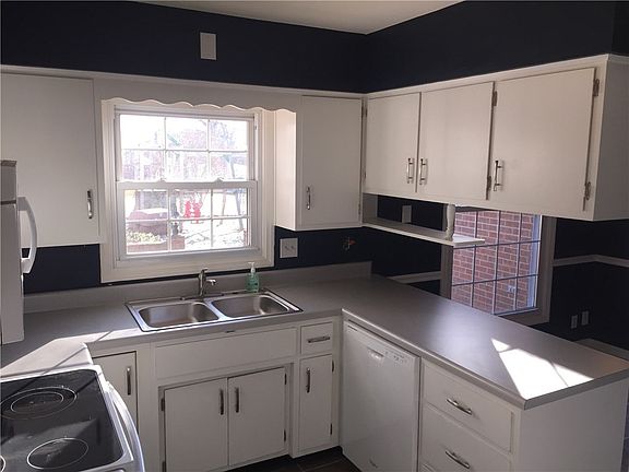 5th image of 1703 Hillcrest Ave